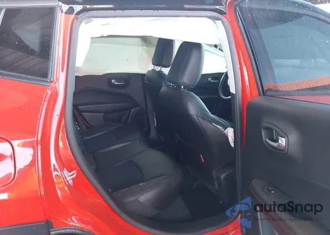 2019 Jeep Compass Trailhawk 4X4 из США, поврежденный, VIN 3C4NJDDB4KT690735